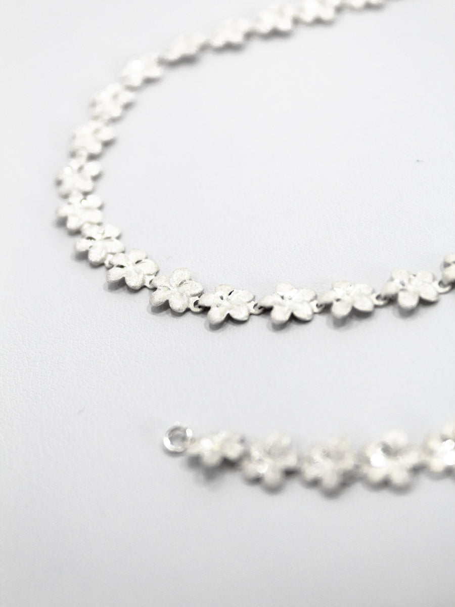 Flower Matte Finish Necklace